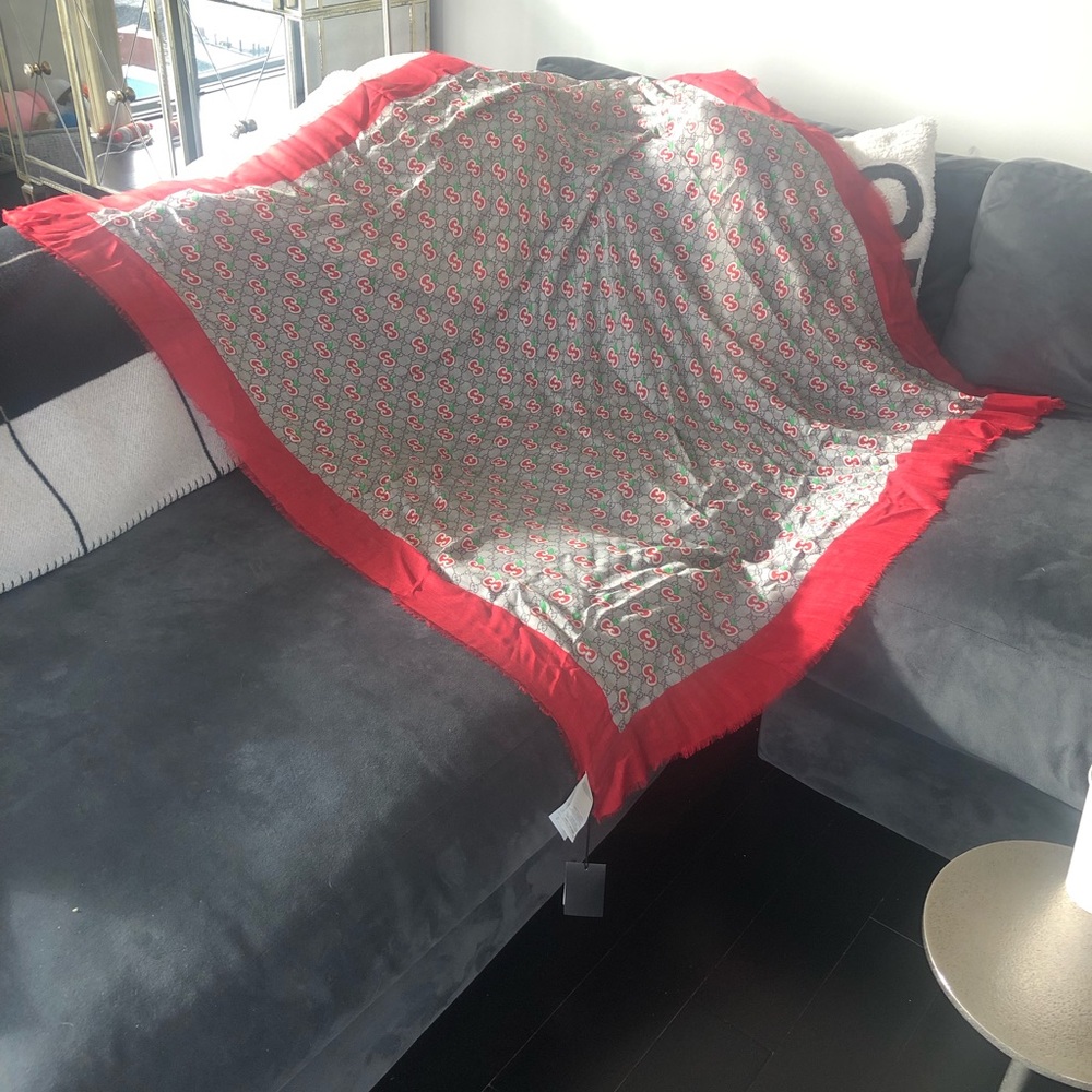 Gucci large scarf/shawl NWT - Picture 6 of 13